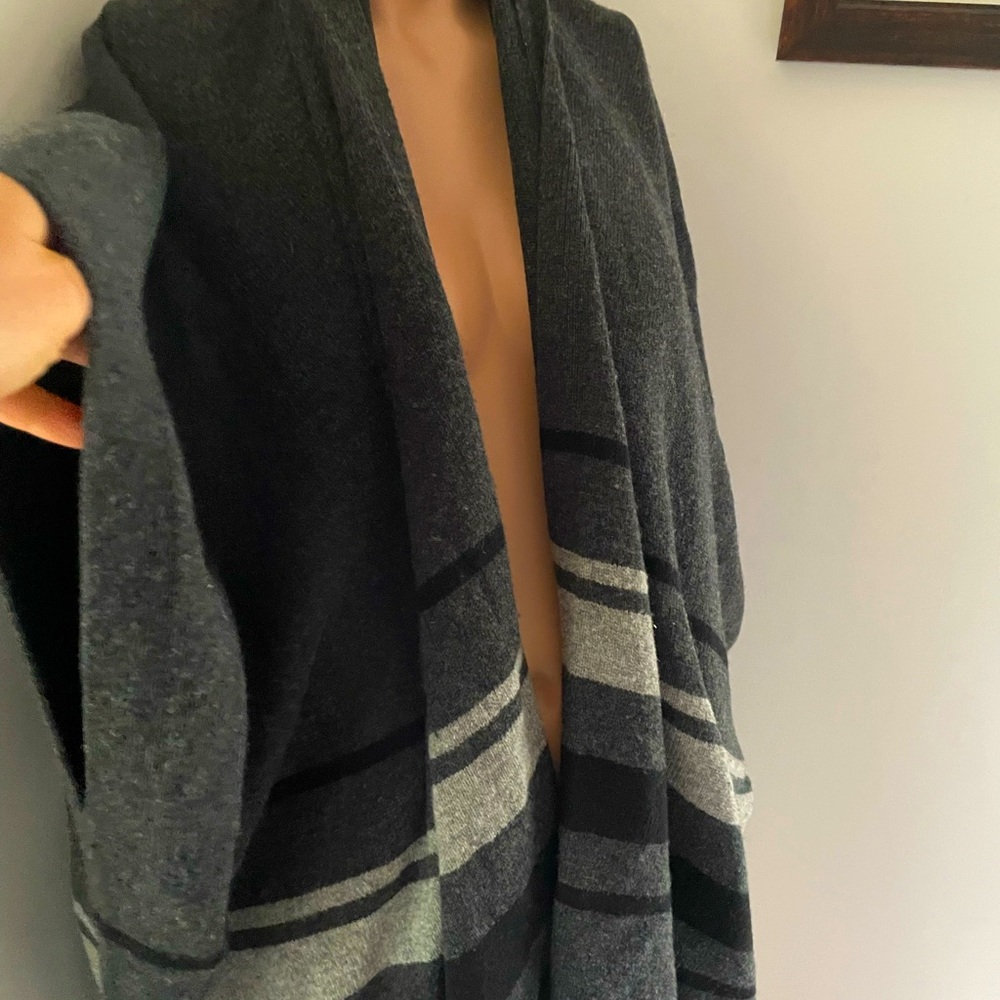 ❄️ Wool scarf shawl wrap cape jacket cardigan GAP fringe poncho scarf sweater - Picture 2 of 12